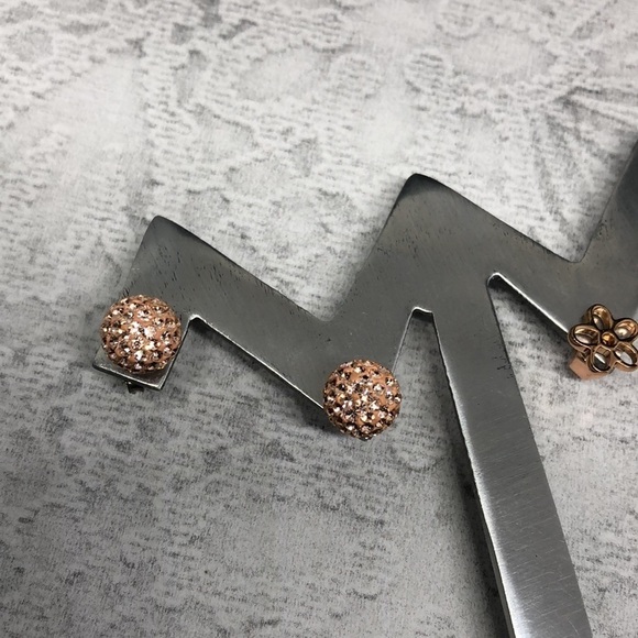 BUNDLE lot 2 brand name post/stud earrings MMJ Marc Jacobs and TP Casual Dressy - Picture 5 of 7